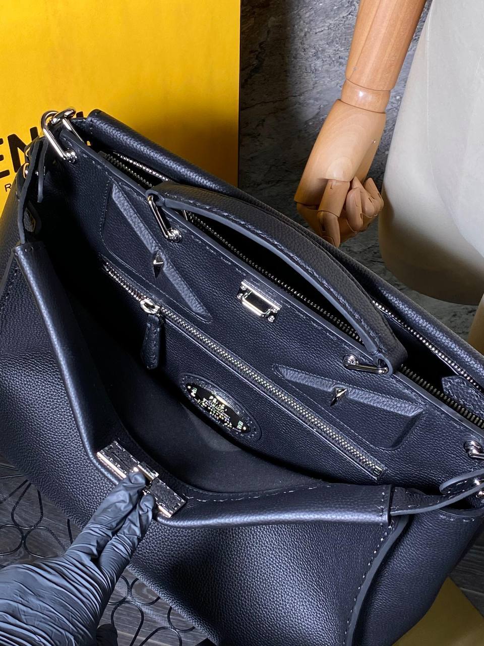 Уникальный портфель Fendi BP-45356 Уникальный портфель Fendi BP-45356