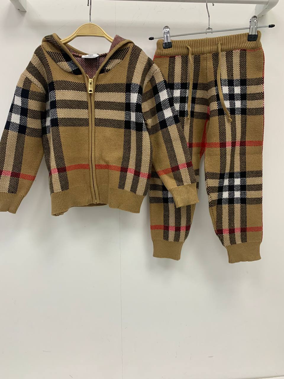 Элитный костюм Burberry BP-26989 Элитный костюм Burberry BP-26989