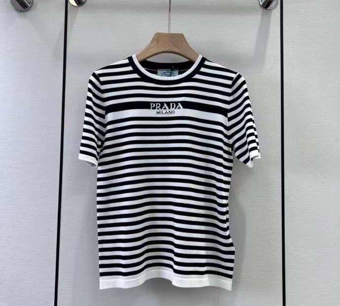 Трикотажная повседневная футболка Prada BP-29755 Трикотажная повседневная футболка Prada BP-29755