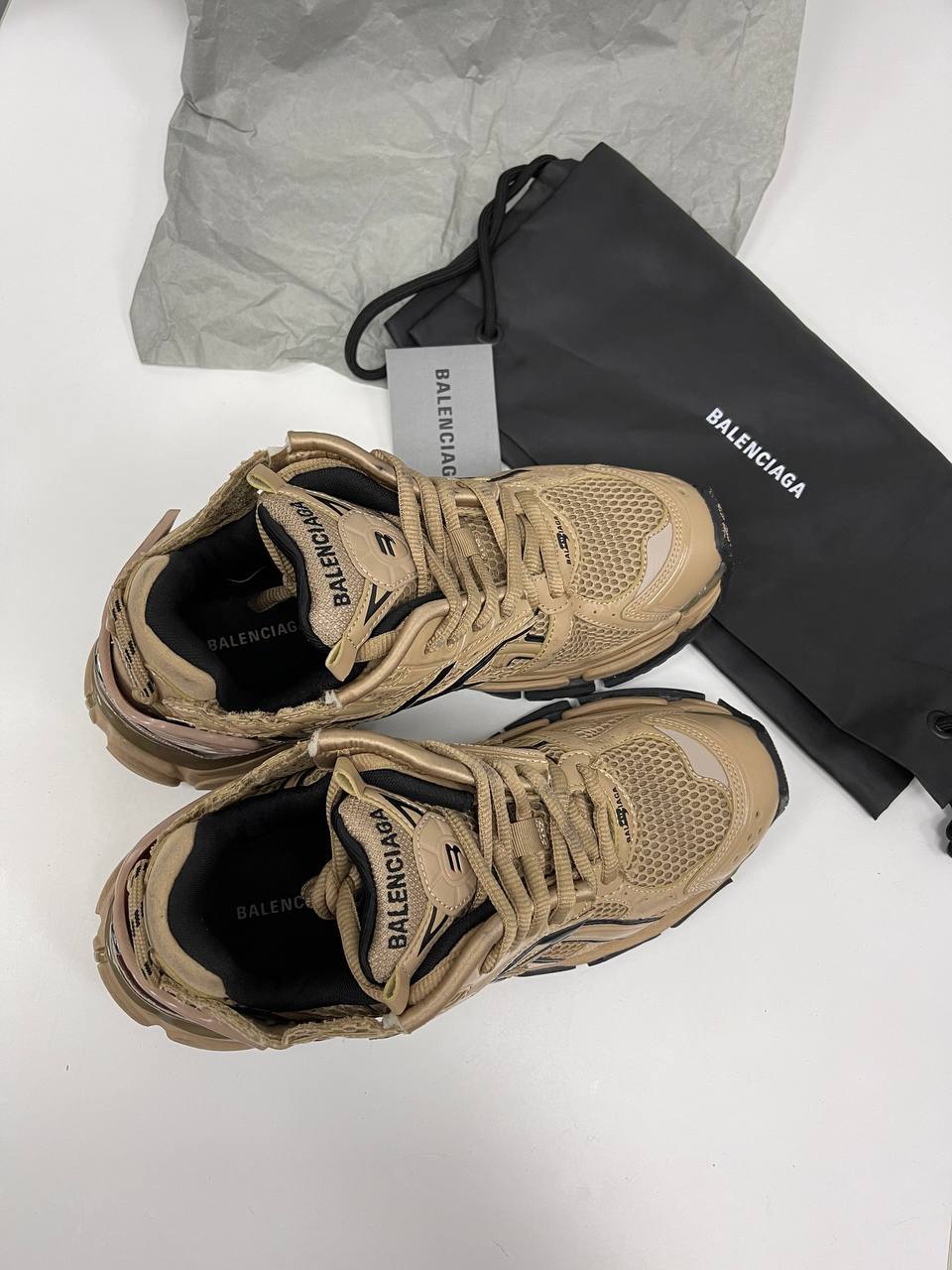 Стильные кроссовки от Balenciaga BP-30743 Стильные кроссовки от Balenciaga BP-30743