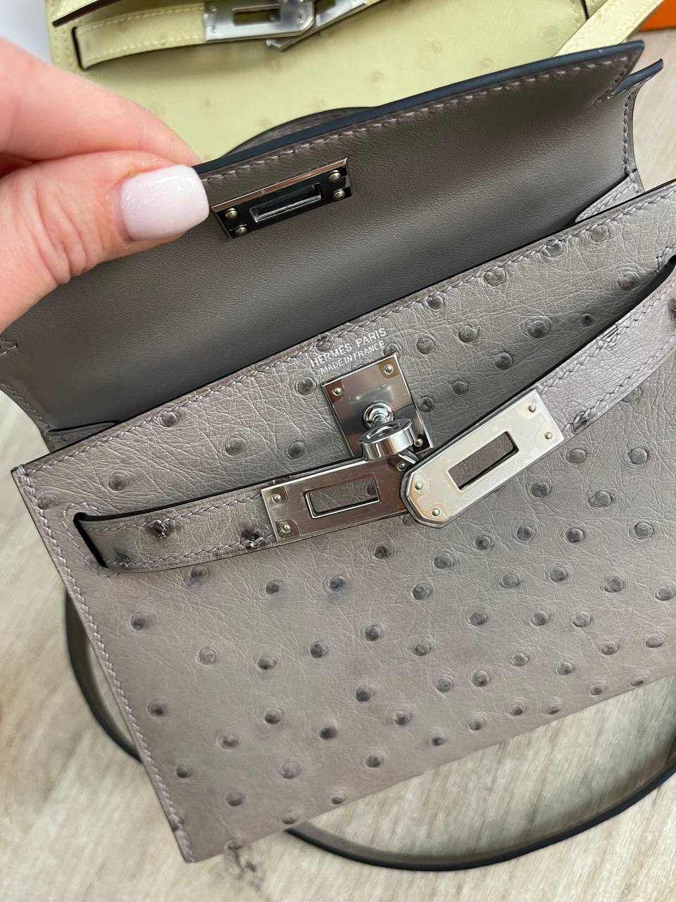 Элегантная мини сумка Kelly женская из Ostrich кожи, Hermes BP-25975 Элегантная мини сумка Kelly женская из Ostrich кожи, Hermes BP-25975