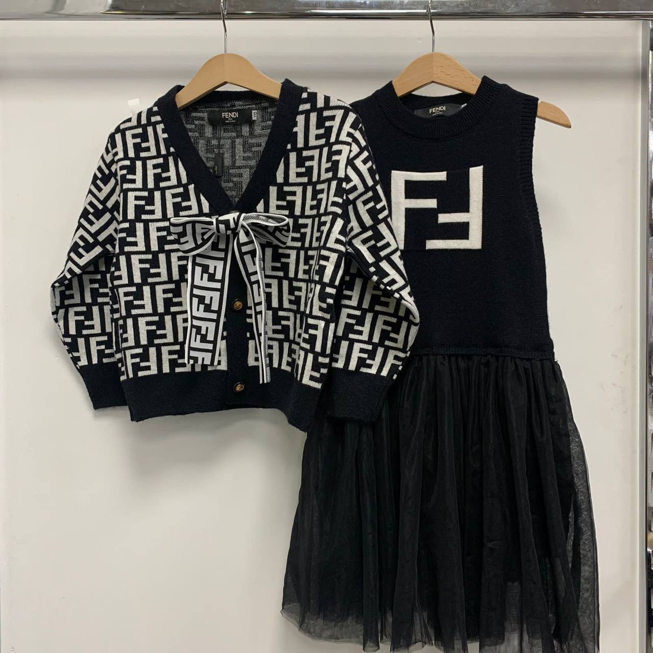 Комплект модный Fendi BP-17569 Комплект модный Fendi BP-17569