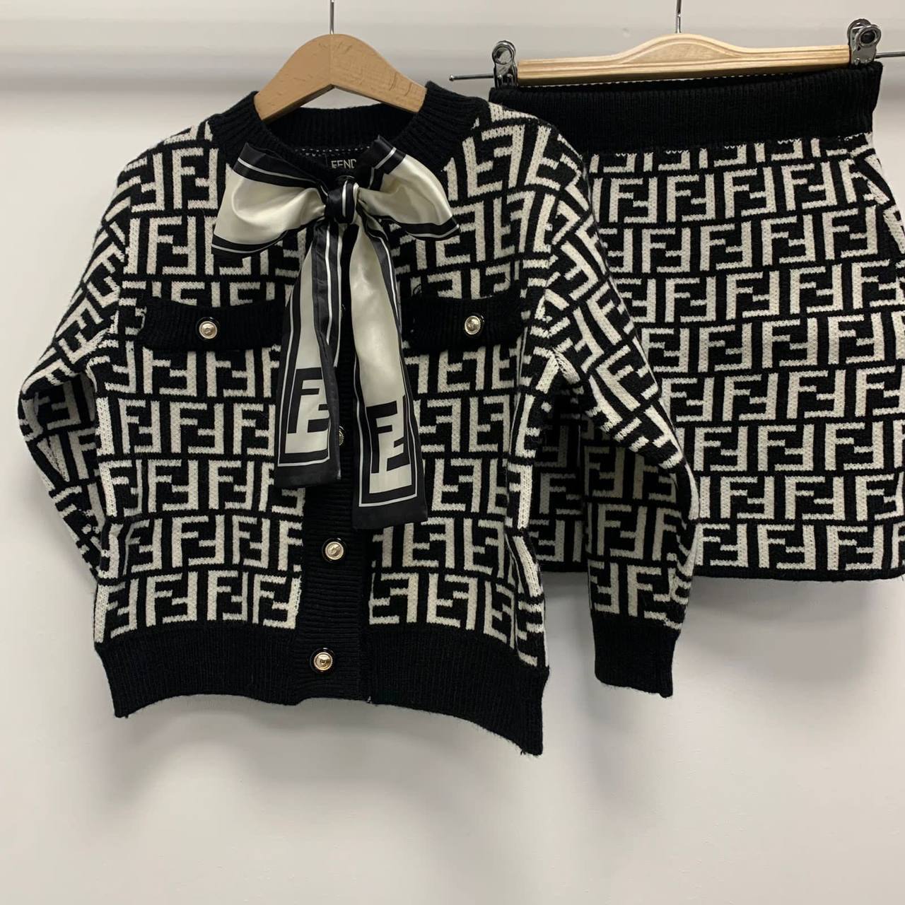 Комплект лимитный Fendi BP-17574 Комплект лимитный Fendi BP-17574