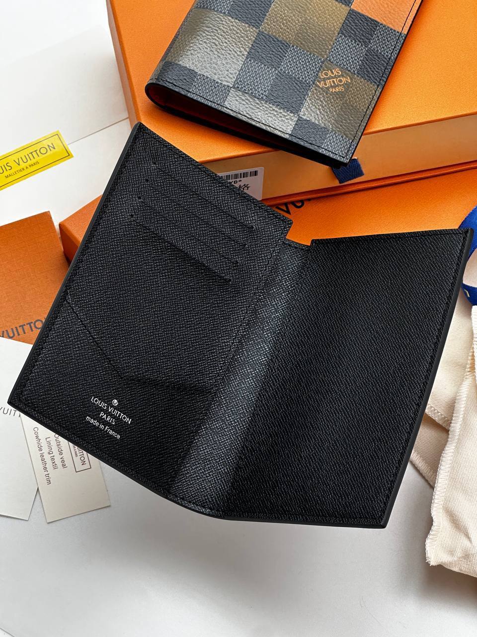 Черно-серая обложка для паспорта Louis Vuitton BP-32595 Черно-серая обложка для паспорта Louis Vuitton BP-32595