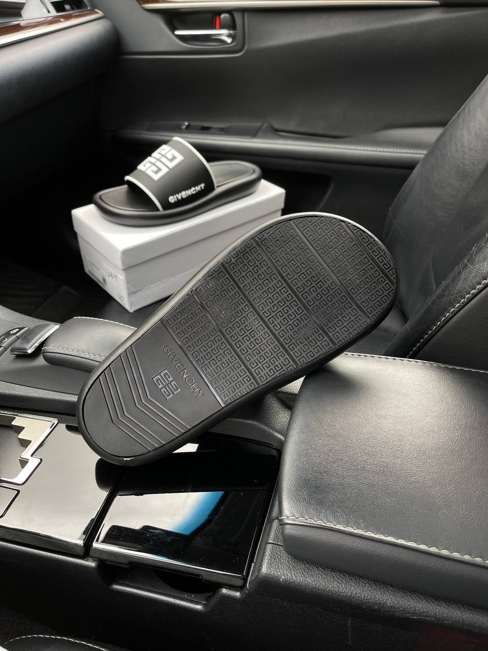 Эксклюзивные шлёпанцы Givenchy BP-14160 Эксклюзивные шлёпанцы Givenchy BP-14160