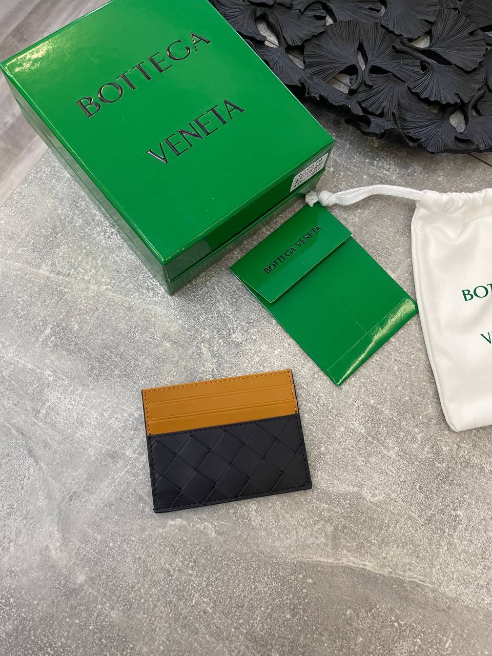 Картхолдер Bottega Veneta черно-коричневый BP-42071 Картхолдер Bottega Veneta черно-коричневый BP-42071