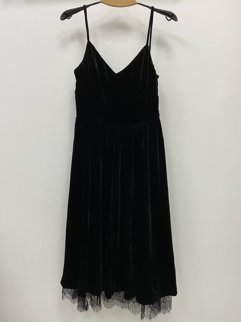 Повседневное платье на бретелях Christian Dior BP-23341 Повседневное платье на бретелях Christian Dior BP-23341