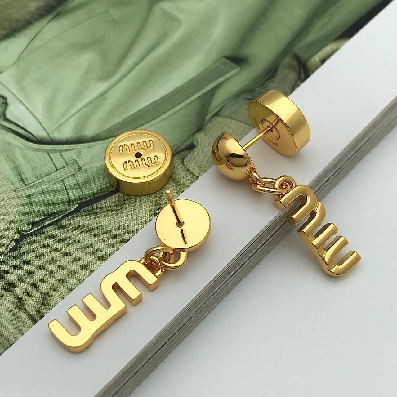 Серьги трендовые Miu Miu BP-37906 Серьги трендовые Miu Miu BP-37906