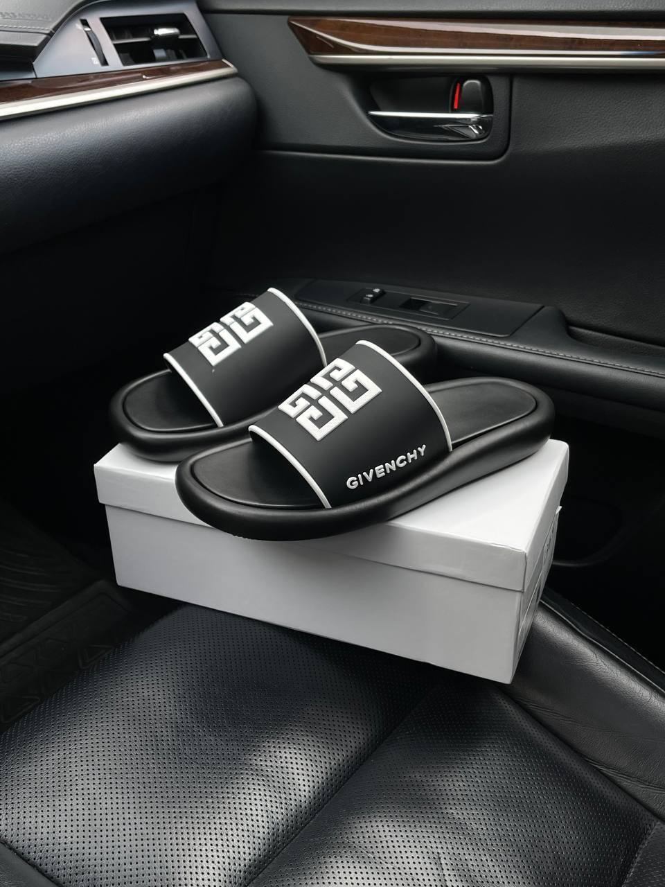 Эксклюзивные шлёпанцы Givenchy BP-14160 Эксклюзивные шлёпанцы Givenchy BP-14160