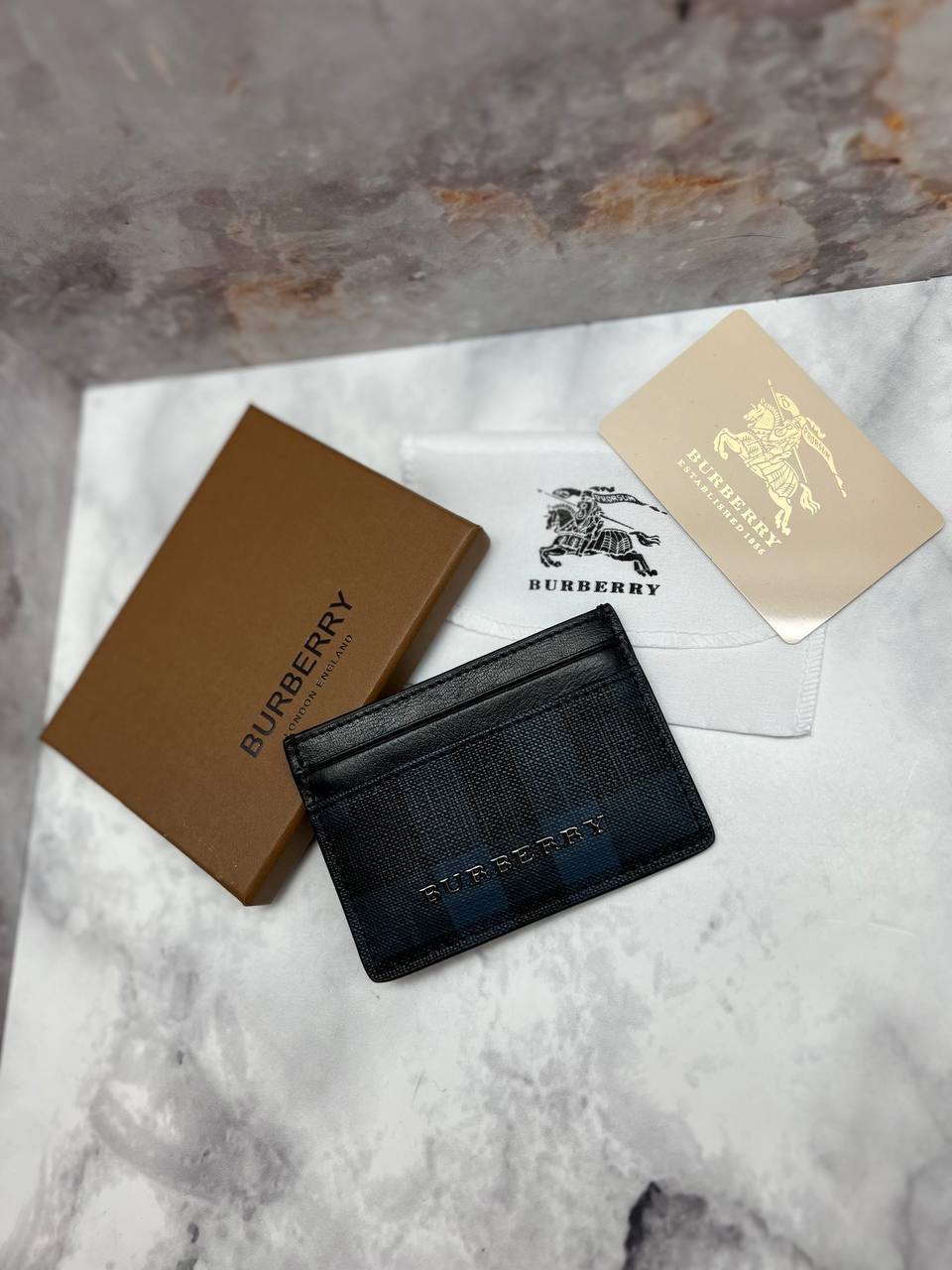 Двухцветный картхолдер Burberry черно-синий BP-32179 Двухцветный картхолдер Burberry черно-синий BP-32179