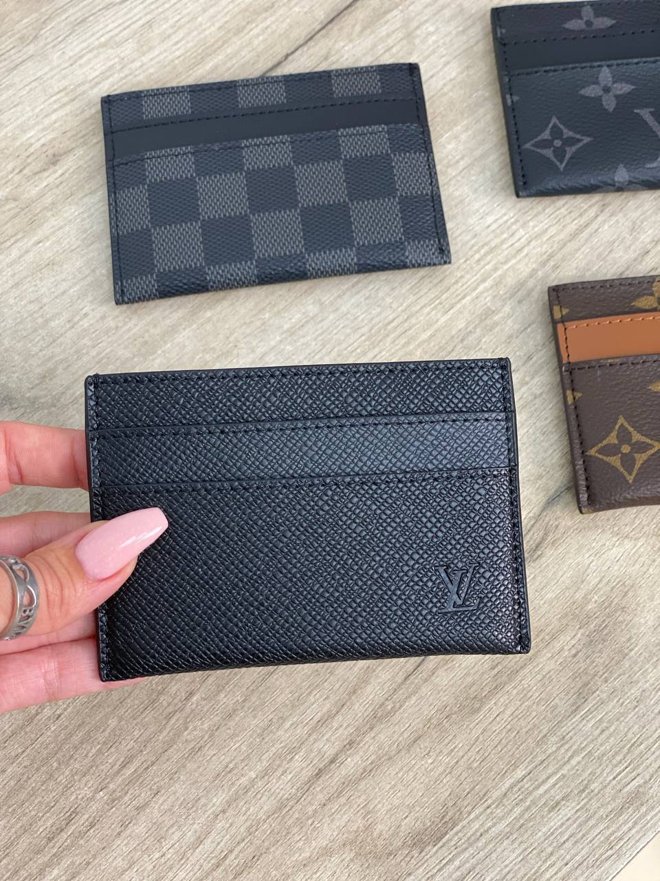 Louis Vuitton черный картхолдер BP-19677 Louis Vuitton черный картхолдер BP-19677