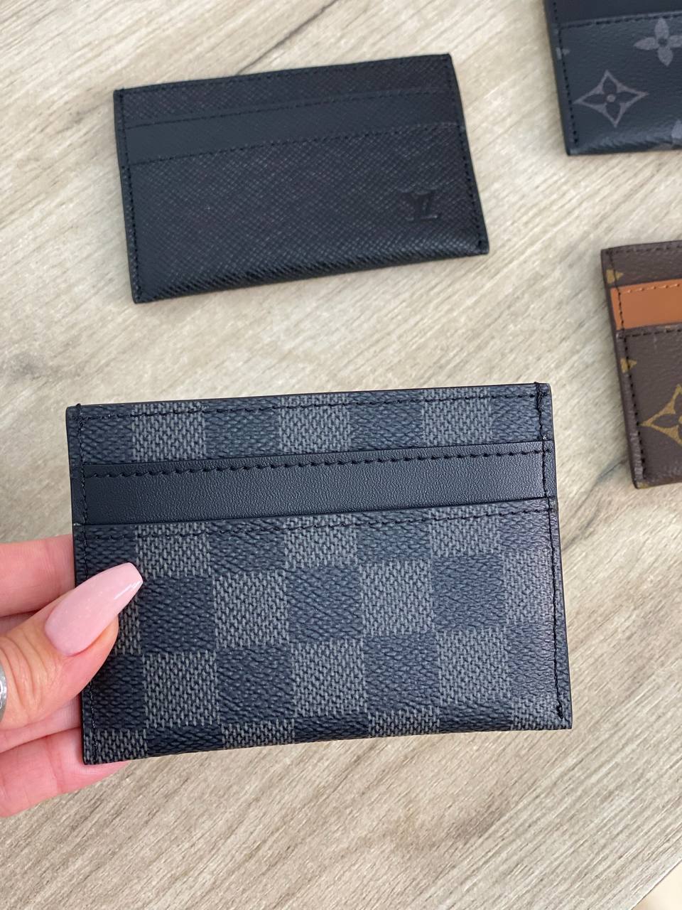 Серый картхолдер Louis Vuitton BP-19675 Серый картхолдер Louis Vuitton BP-19675