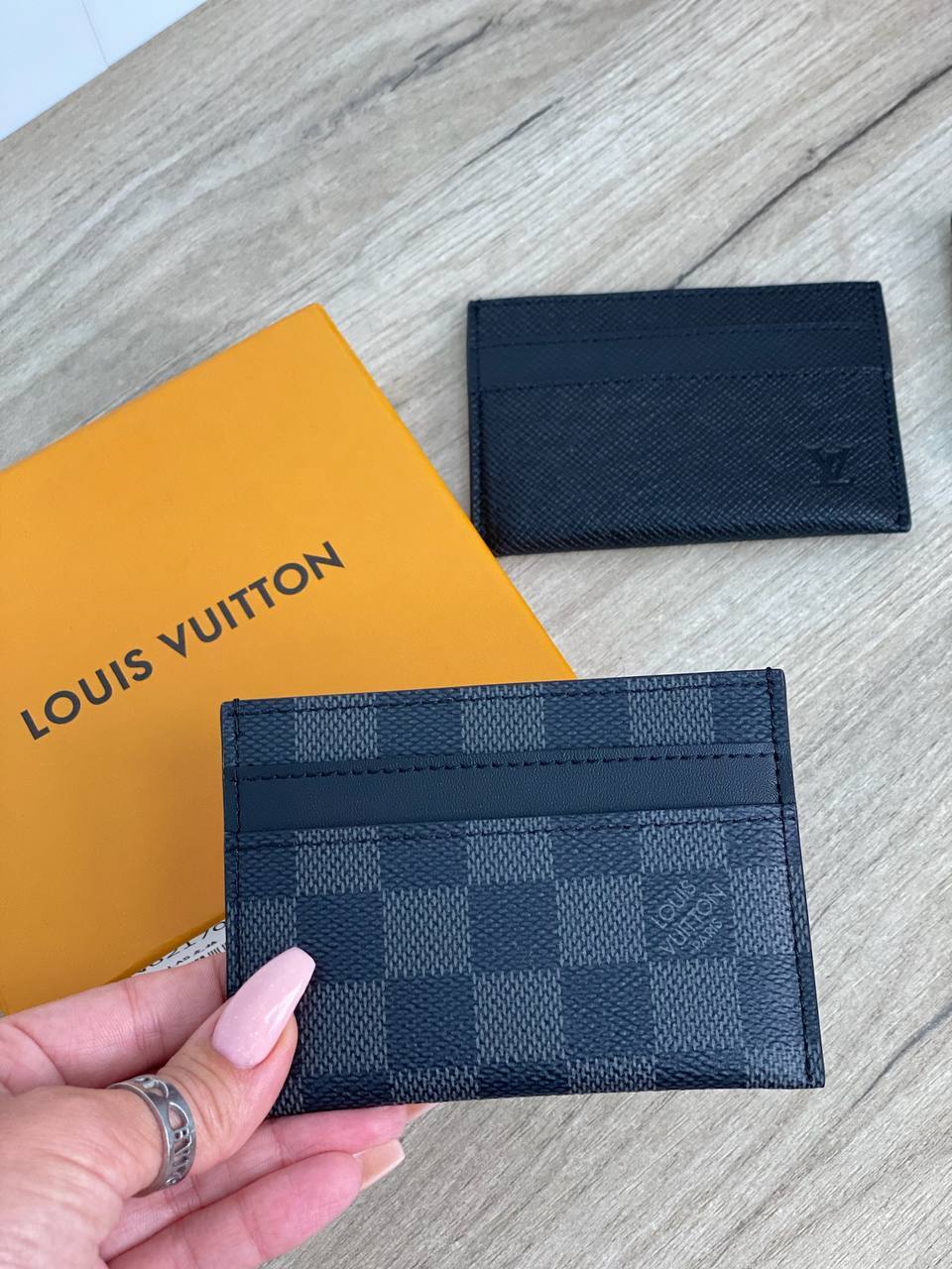 Серый картхолдер Louis Vuitton BP-19675 Серый картхолдер Louis Vuitton BP-19675