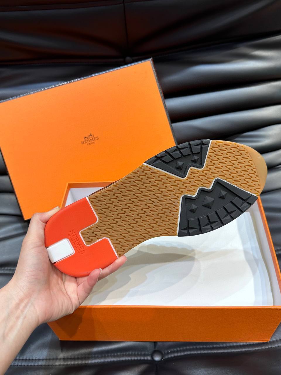 Лимитированные кроссовки черно-белые Hermes BP-746152 Лимитированные кроссовки черно-белые Hermes BP-746152