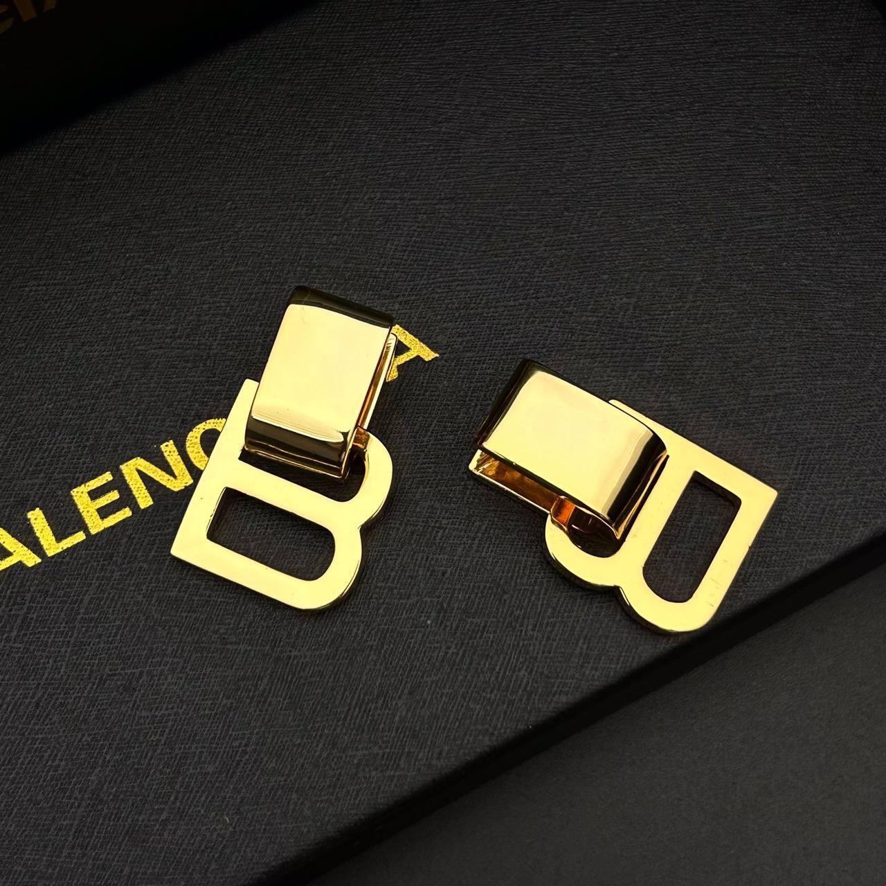 Коллекционные серьги Balenciaga BP-44298 Коллекционные серьги Balenciaga BP-44298