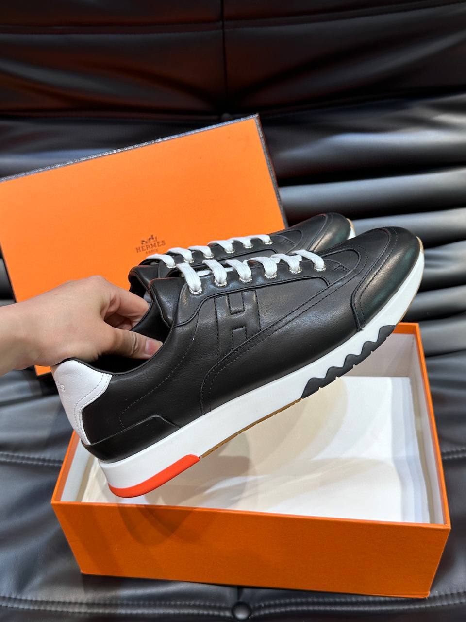Лимитированные кроссовки черно-белые Hermes BP-746152 Лимитированные кроссовки черно-белые Hermes BP-746152