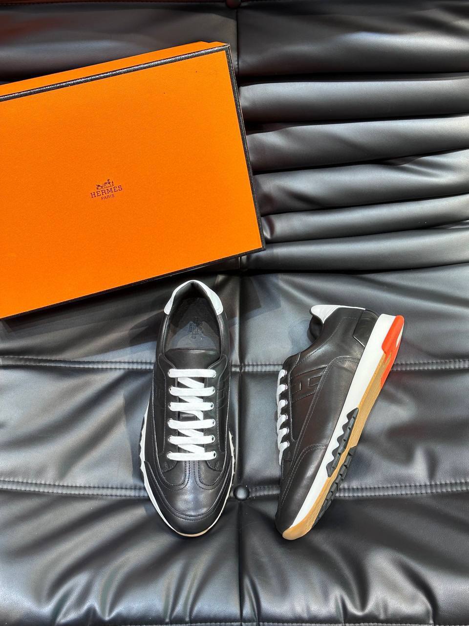 Лимитированные кроссовки черно-белые Hermes BP-746152 Лимитированные кроссовки черно-белые Hermes BP-746152