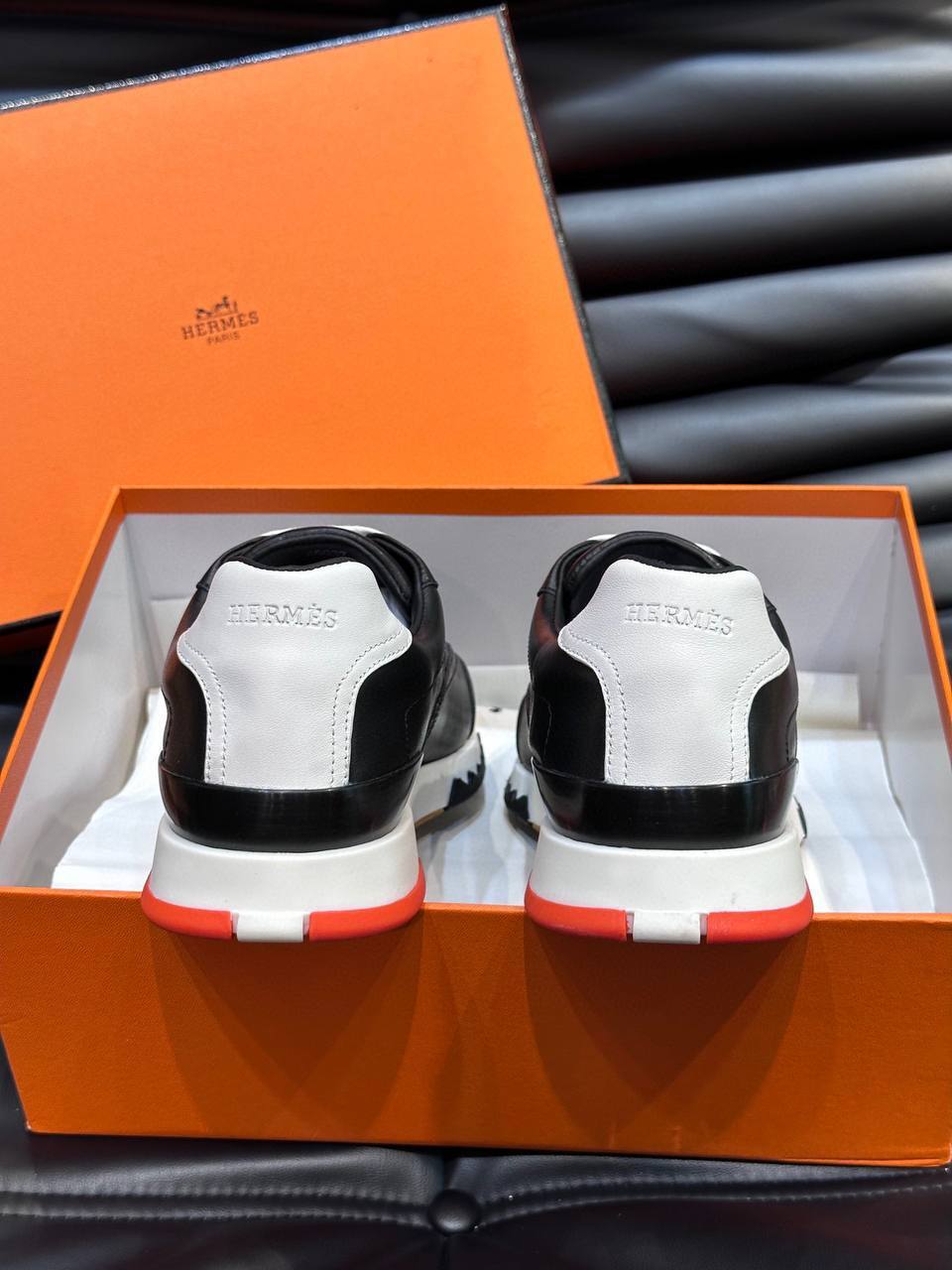 Лимитированные кроссовки черно-белые Hermes BP-746152 Лимитированные кроссовки черно-белые Hermes BP-746152