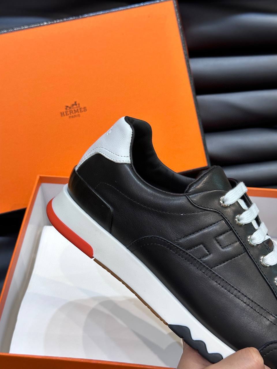 Лимитированные кроссовки черно-белые Hermes BP-746152 Лимитированные кроссовки черно-белые Hermes BP-746152