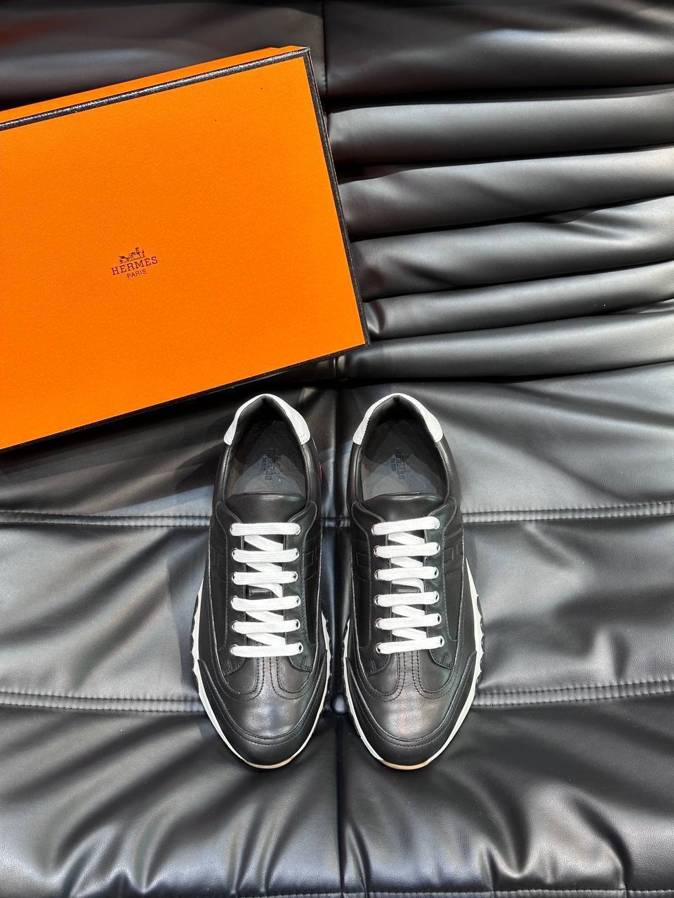 Лимитированные кроссовки черно-белые Hermes BP-746152 Лимитированные кроссовки черно-белые Hermes BP-746152