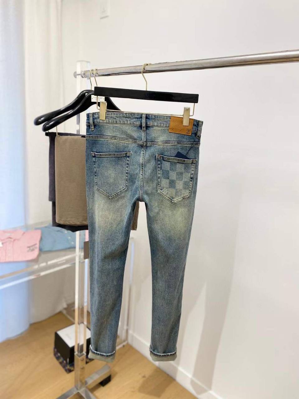 Джинсы Louis Vuitton BP-50167 стильные Джинсы Louis Vuitton BP-50167 стильные