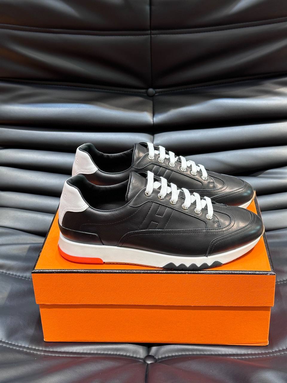 Лимитированные кроссовки черно-белые Hermes BP-746152 Лимитированные кроссовки черно-белые Hermes BP-746152