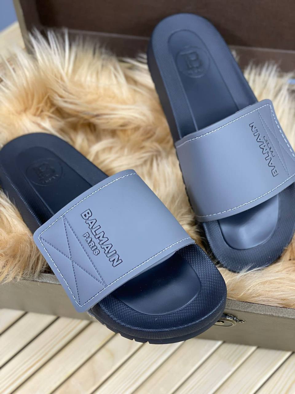 Шлёпанцы эксклюзивные Balmain BP-12983 Шлёпанцы эксклюзивные Balmain BP-12983