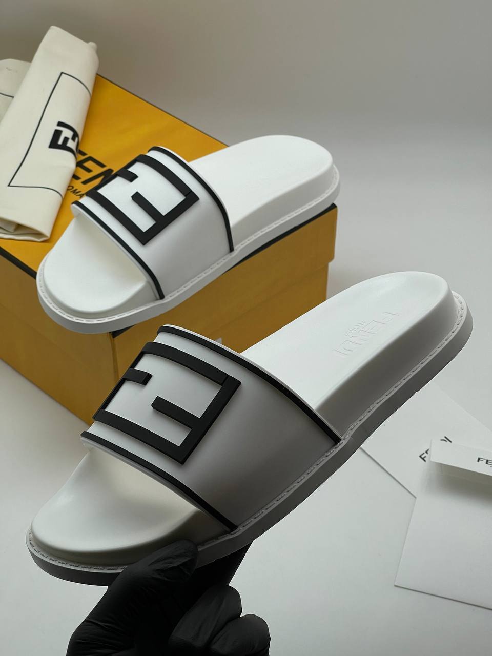 Шлёпанцы трендовые Fendi BP-17873 Шлёпанцы трендовые Fendi BP-17873