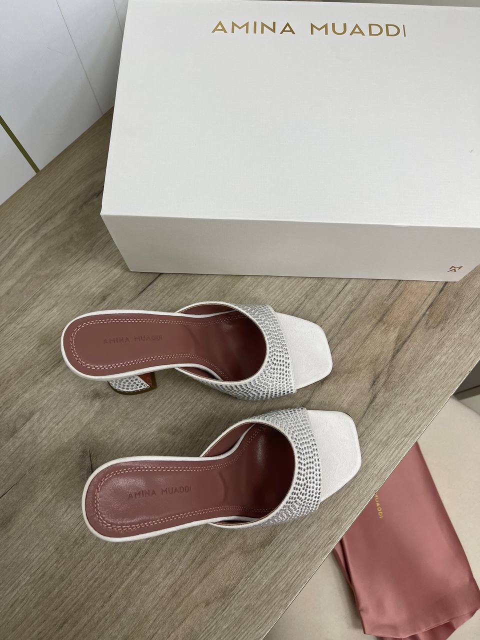 Эксклюзивные мюли Amina Muaddi BP-34779 Эксклюзивные мюли Amina Muaddi BP-34779