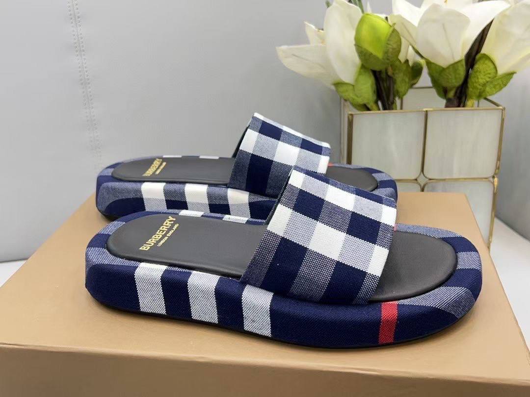 Дизайнерские шлёпанцы Burberry BP-13457 Дизайнерские шлёпанцы Burberry BP-13457