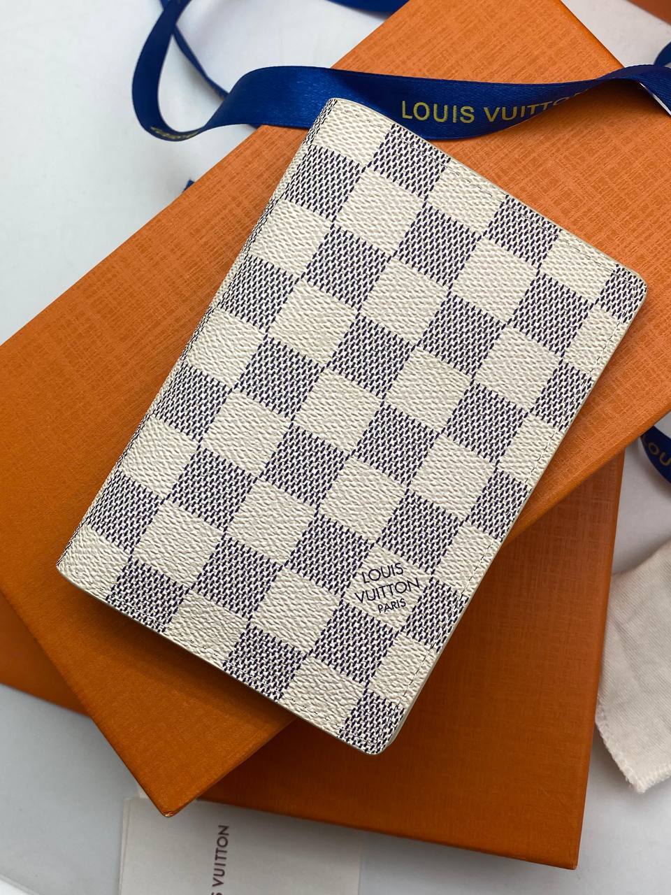 Серо-бежевая обложка на паспорт Louis Vuitton BP-42159 Серо-бежевая обложка на паспорт Louis Vuitton BP-42159