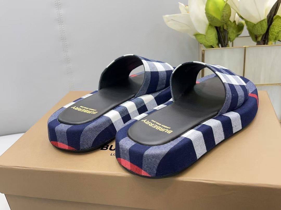 Дизайнерские шлёпанцы Burberry BP-13457 Дизайнерские шлёпанцы Burberry BP-13457