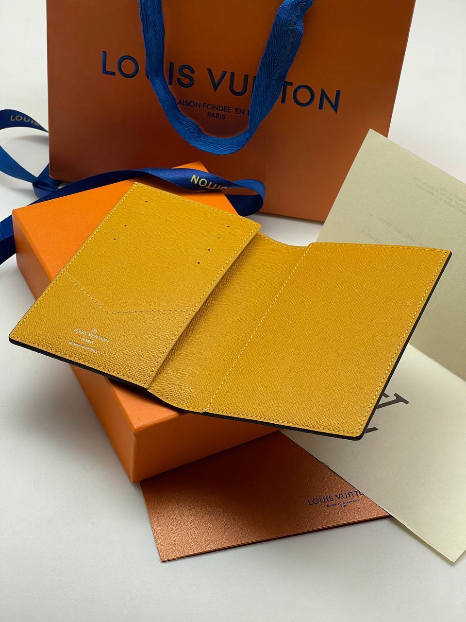 Louis Vuitton обложка на паспорт черно-серая BP-31728 Louis Vuitton обложка на паспорт черно-серая BP-31728