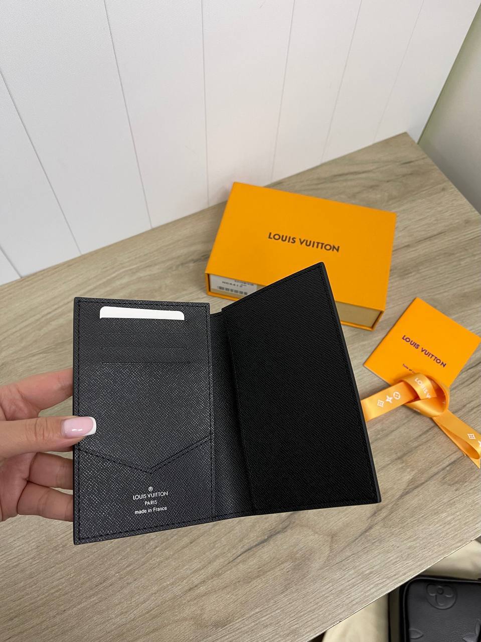 Обложка на паспорт с дополнительными кармашками Louis Vuitton BP-26364 Обложка на паспорт с дополнительными кармашками Louis Vuitton BP-26364