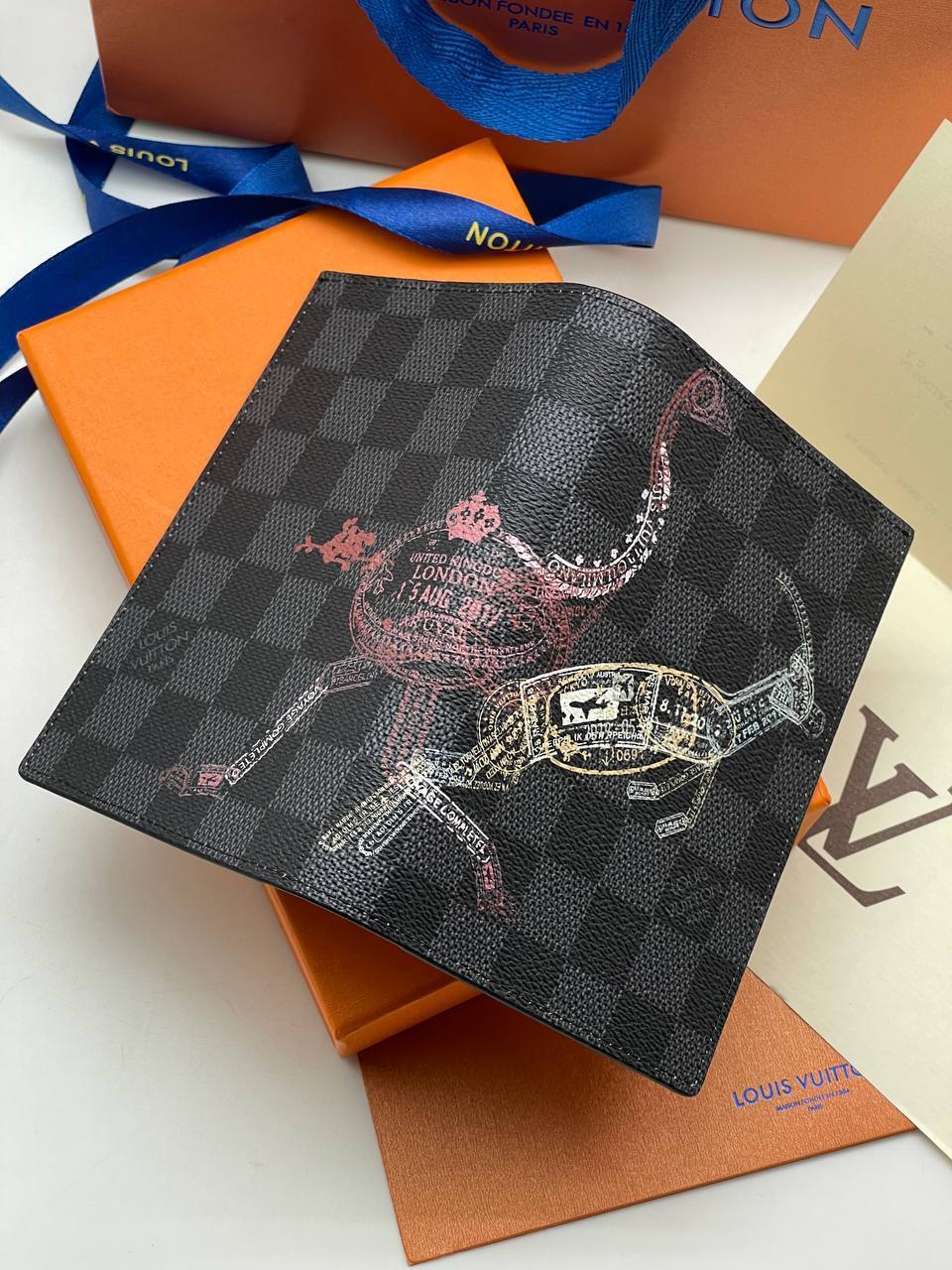 Louis Vuitton обложка на паспорт черно-серая BP-31728 Louis Vuitton обложка на паспорт черно-серая BP-31728