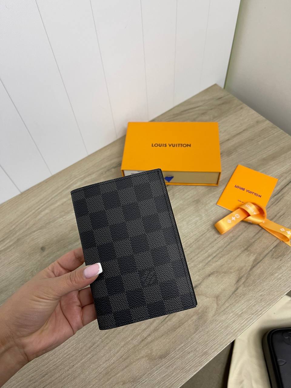 Обложка на паспорт с дополнительными кармашками Louis Vuitton BP-26364 Обложка на паспорт с дополнительными кармашками Louis Vuitton BP-26364