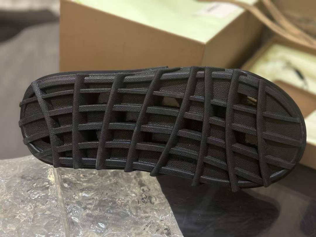 Шлёпанцы стильные Burberry BP-35060 Шлёпанцы стильные Burberry BP-35060