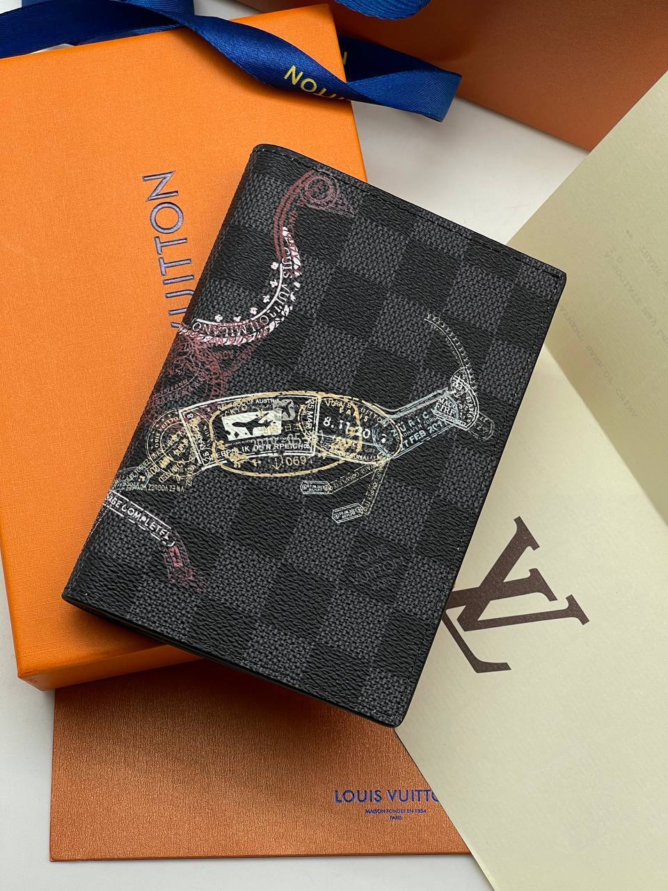 Louis Vuitton обложка на паспорт черно-серая BP-31728 Louis Vuitton обложка на паспорт черно-серая BP-31728