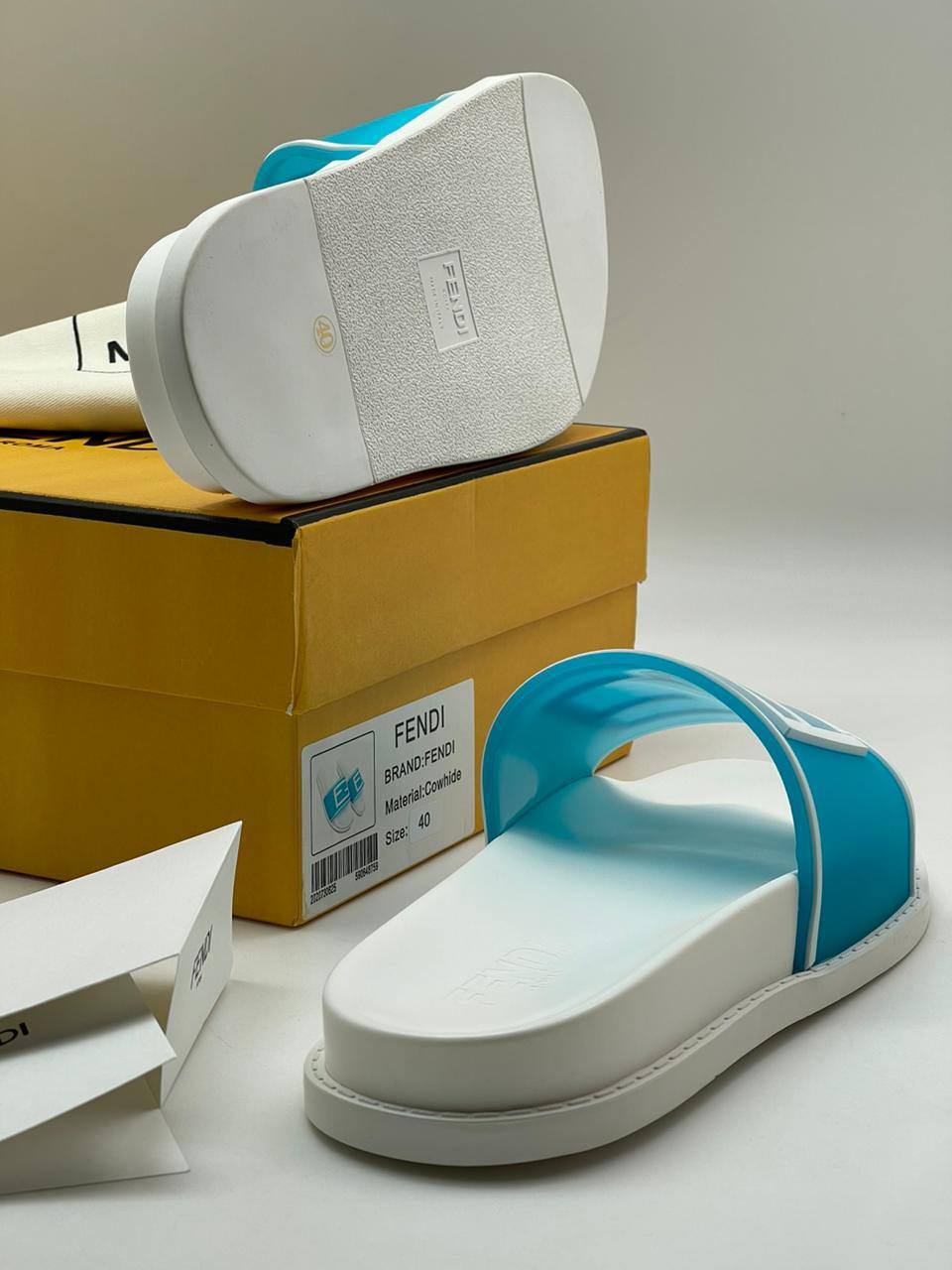 Шлёпанцы трендовые Fendi BP-35578 Шлёпанцы трендовые Fendi BP-35578
