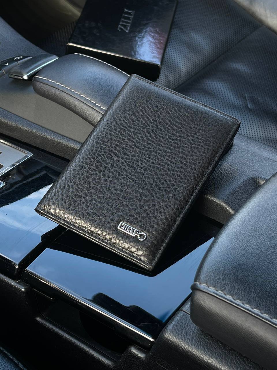 Обложка для паспорта Zilli в черном цвете BP-21606 Обложка для паспорта Zilli в черном цвете BP-21606