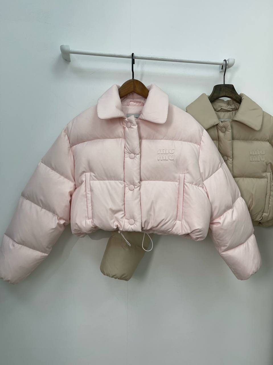 Пуховик трендовый Miu Miu BP-21974 Пуховик трендовый Miu Miu BP-21974