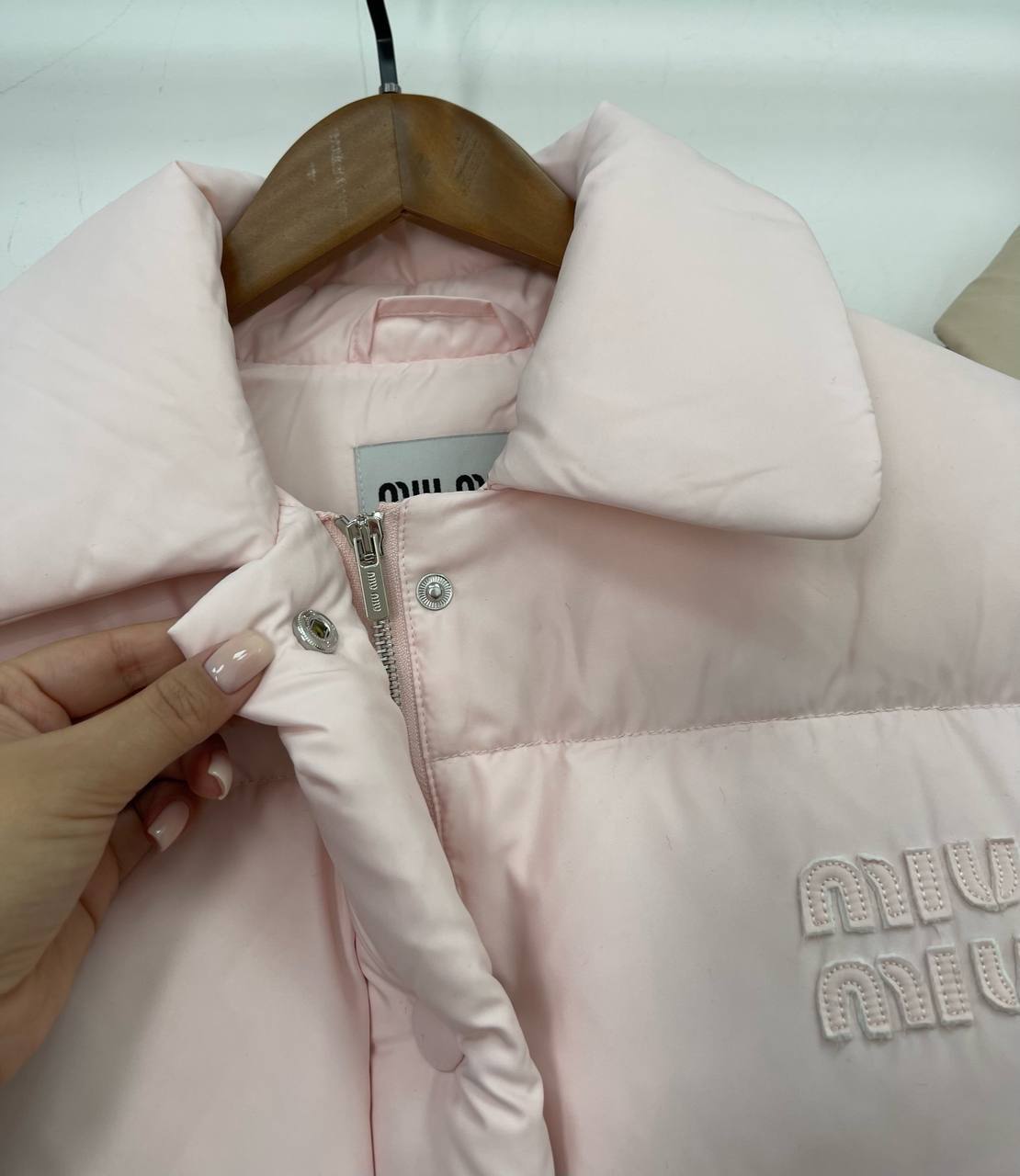 Пуховик трендовый Miu Miu BP-21974 Пуховик трендовый Miu Miu BP-21974