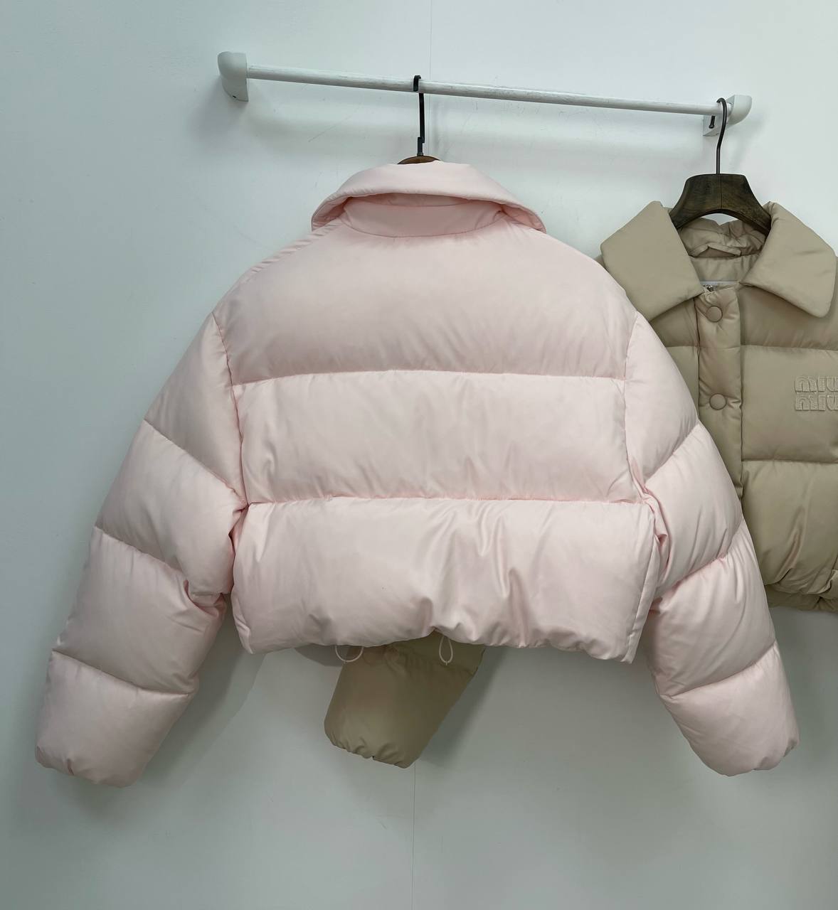 Пуховик трендовый Miu Miu BP-21974 Пуховик трендовый Miu Miu BP-21974