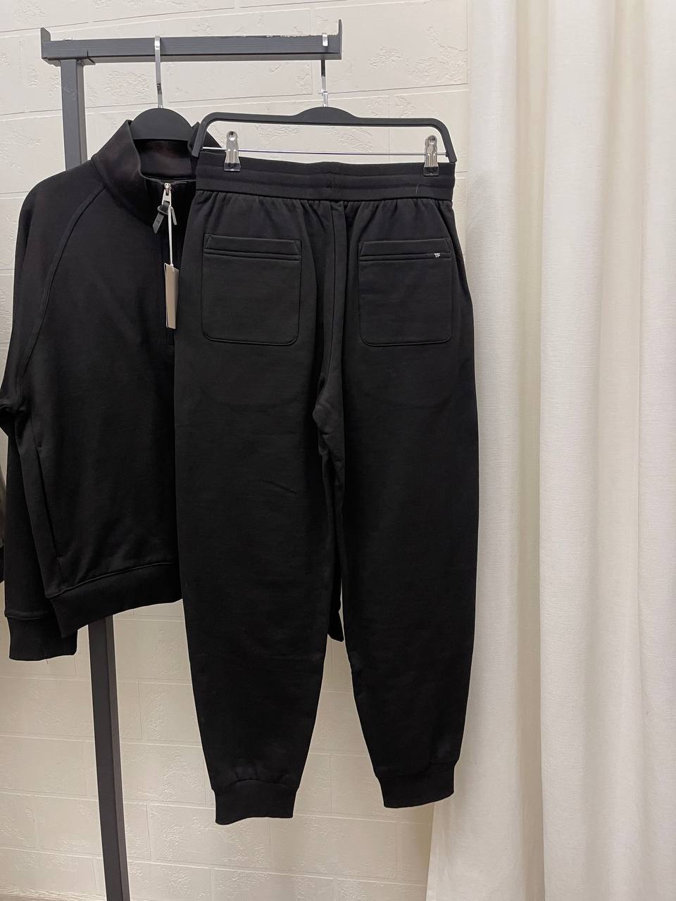 Спортивный костюм Tom Ford BP-46160 Спортивный костюм Tom Ford BP-46160