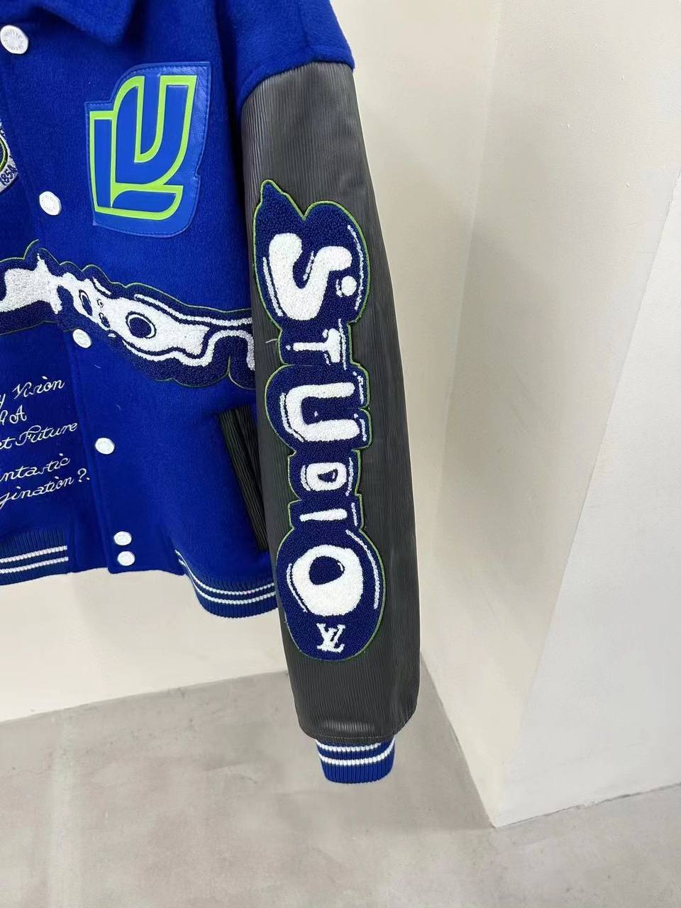 Бомбер Louis Vuitton стильный BP-40982 Бомбер Louis Vuitton стильный BP-40982