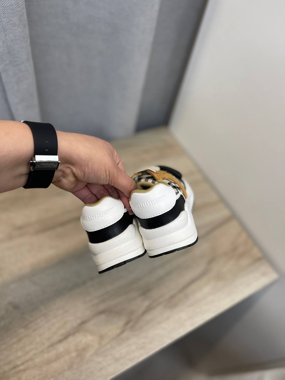 Burberry кроссовки лимитные BP-41242 Burberry кроссовки лимитные BP-41242