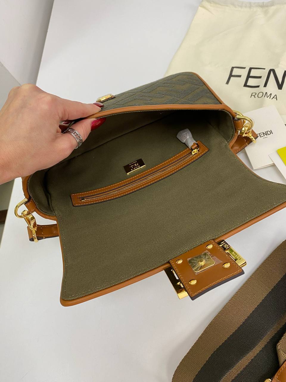 Трендовая женская сумка хаки Baguette Fendi BP-27229 Трендовая женская сумка хаки Baguette Fendi BP-27229