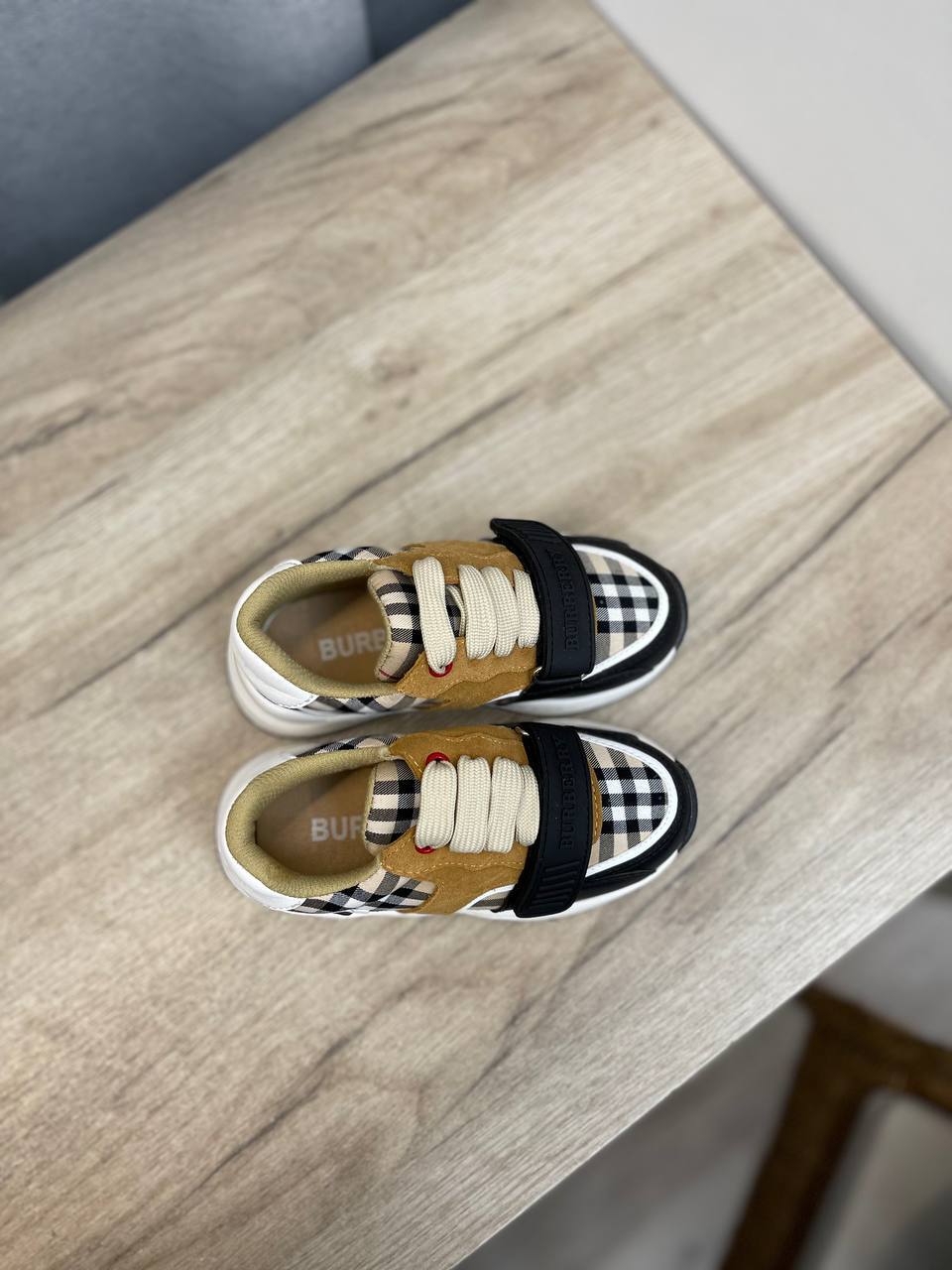 Burberry кроссовки лимитные BP-41242 Burberry кроссовки лимитные BP-41242