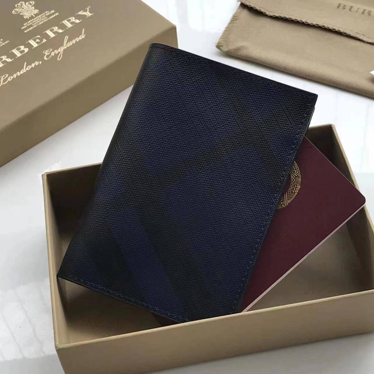 Обложка на паспорт Burberry черная BP-37285 Обложка на паспорт Burberry черная BP-37285