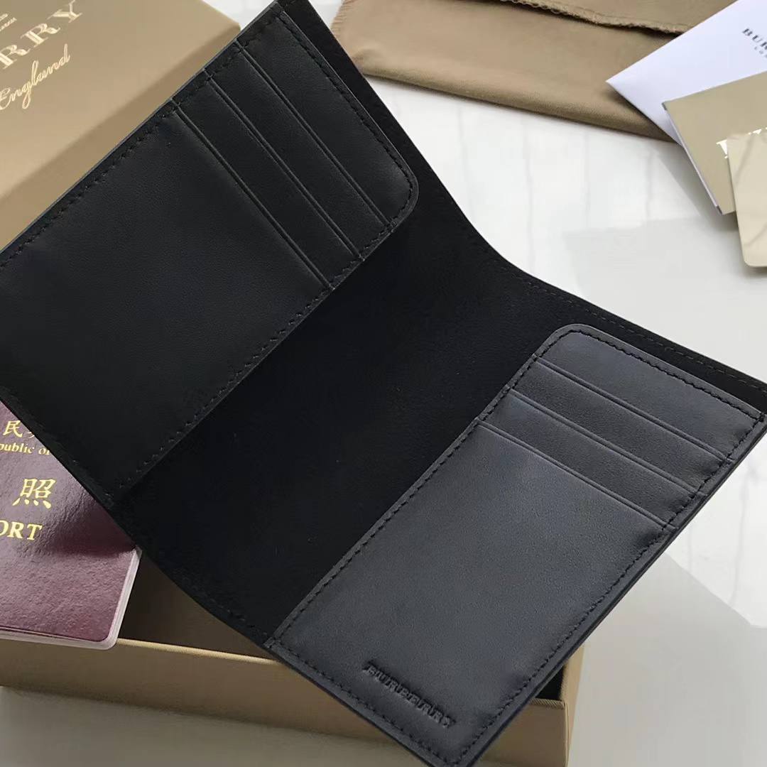 Обложка на паспорт Burberry черная BP-37285 Обложка на паспорт Burberry черная BP-37285